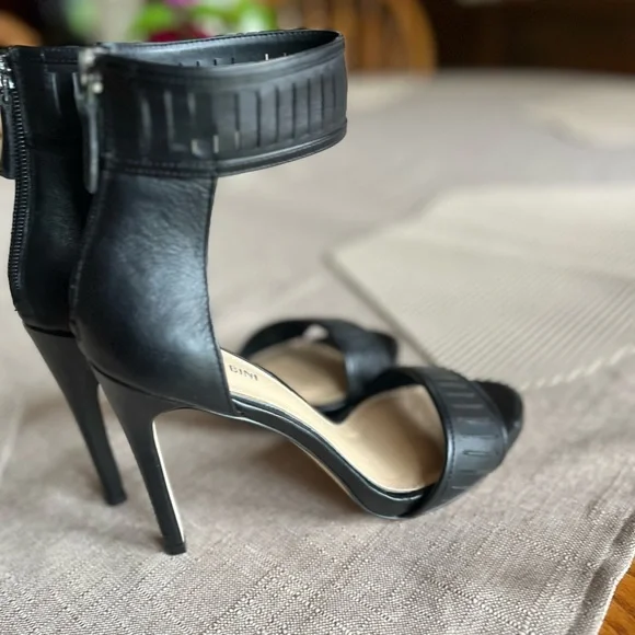 Gianni Bini Black Stiletto Heels with Textured Ankle Strap 8.5M EUC - Picture 6 of 14
